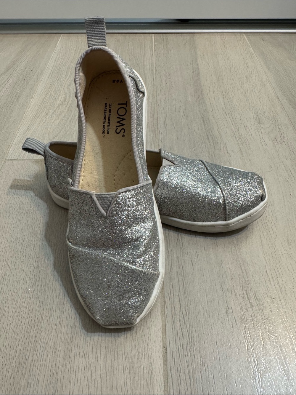 Girls TOMS Silver Glitter shoes size 2.5